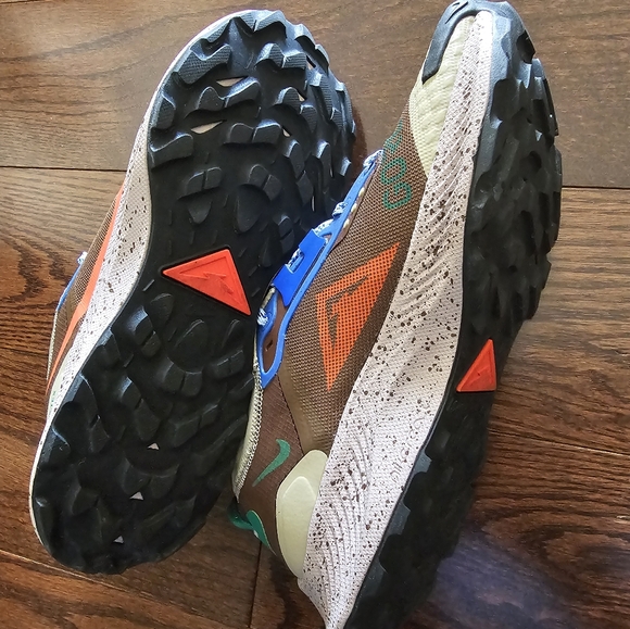 SOLD - Nike Gore-Tex Running Shoes - Picture 7 of 7